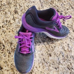 Brooks Pure Cadence 7 NWT size 9